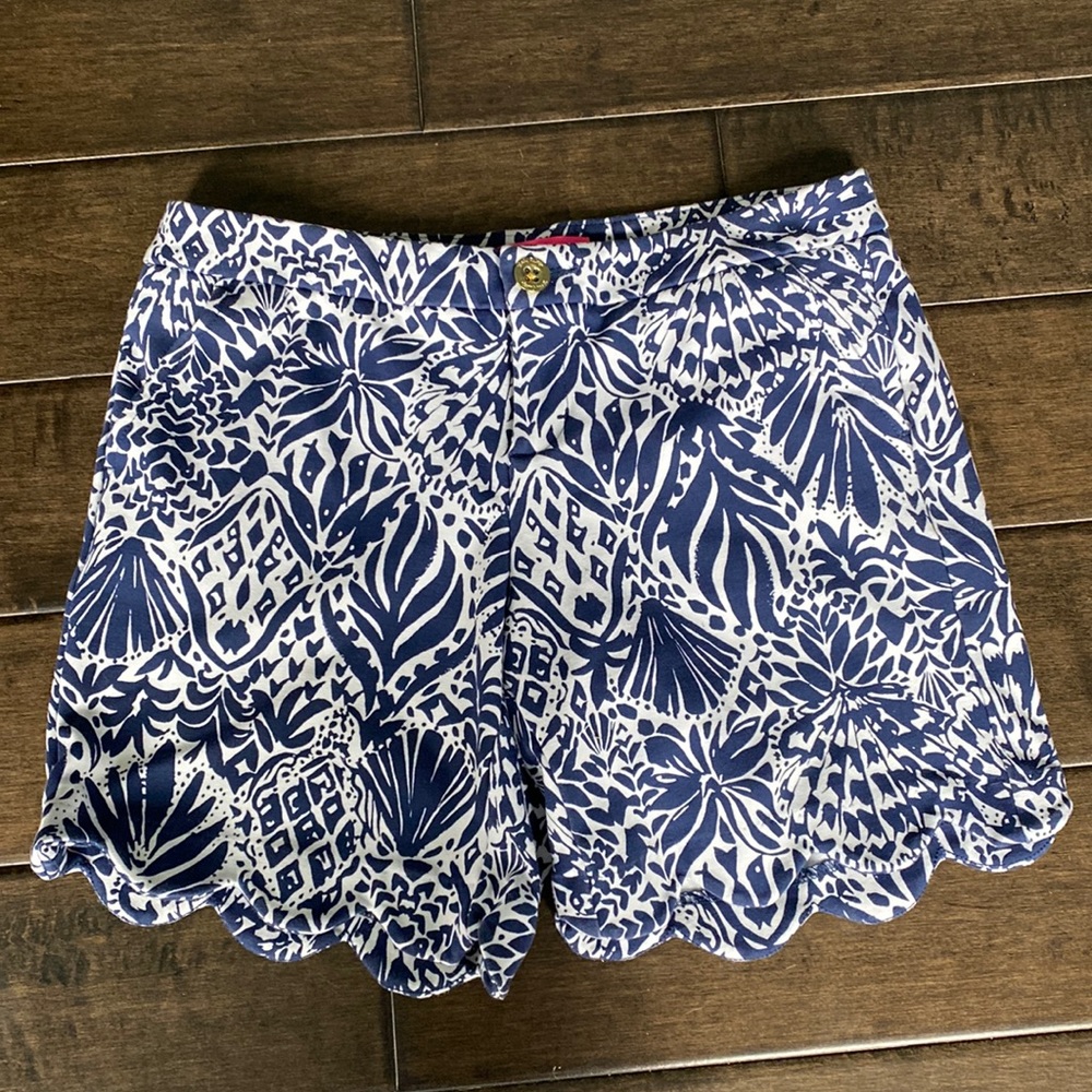Lilly Pulitzer Blue and White Scallop Hem Printed Shorts